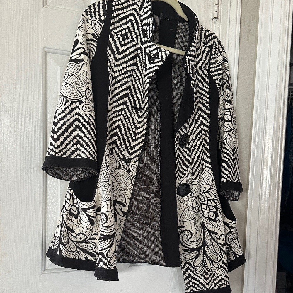 Source Unknown Black and White Patterned Blazer